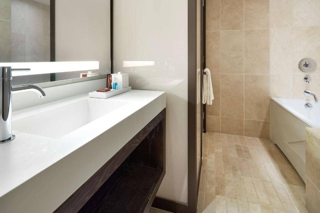 Executive King Suite - Image 2