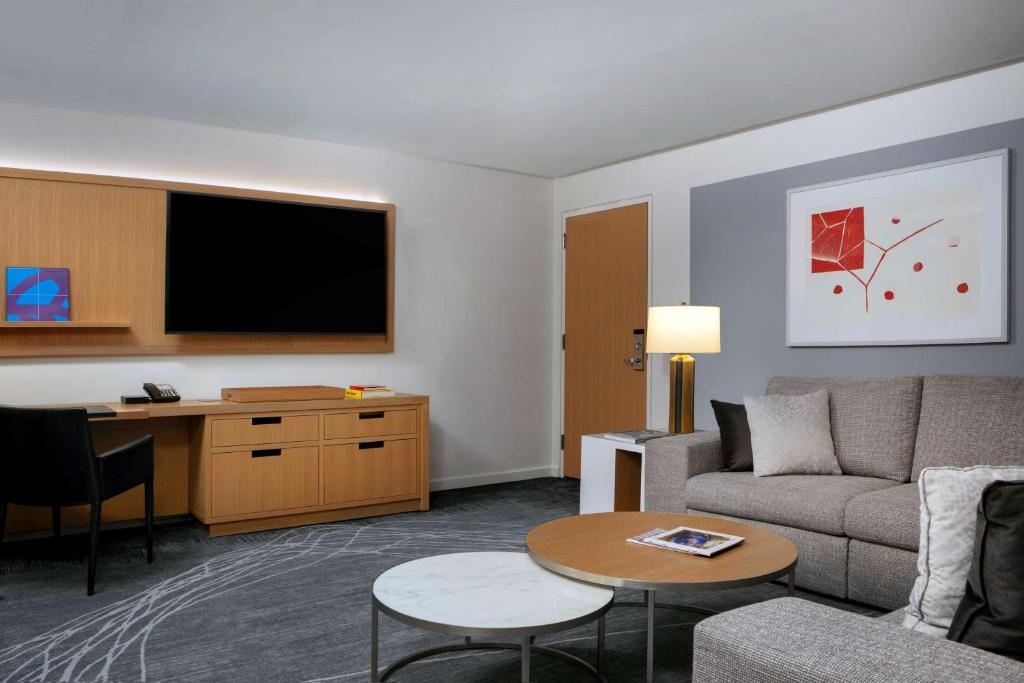 Executive King Suite - Image 1