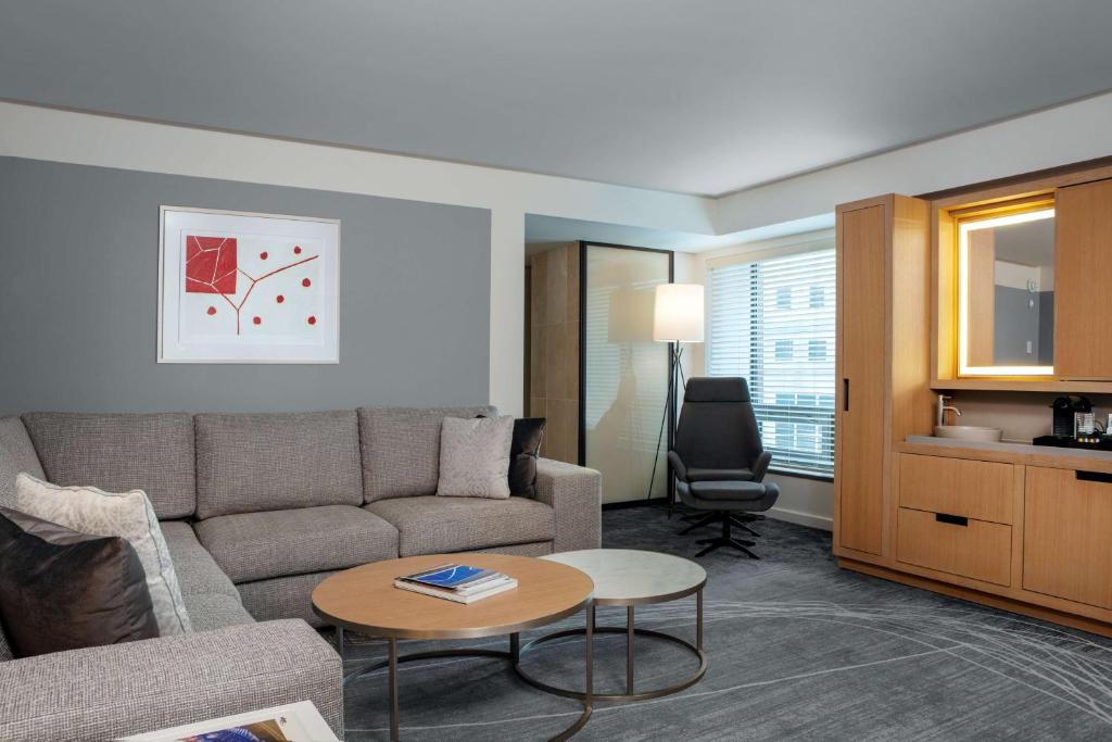 Executive King Suite - Image 5