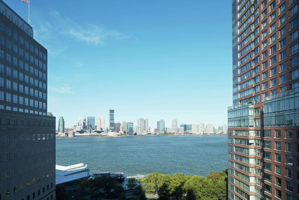 King Suite with River View - Hearing Access - Image 7