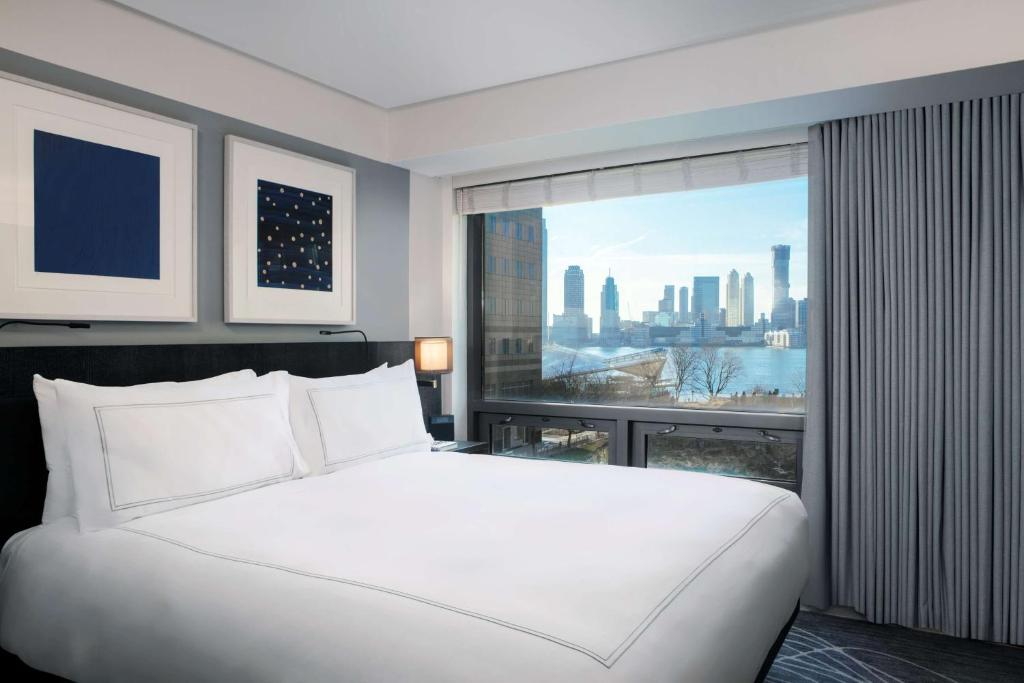 King Suite with Sofa Bed and River View - Image 4