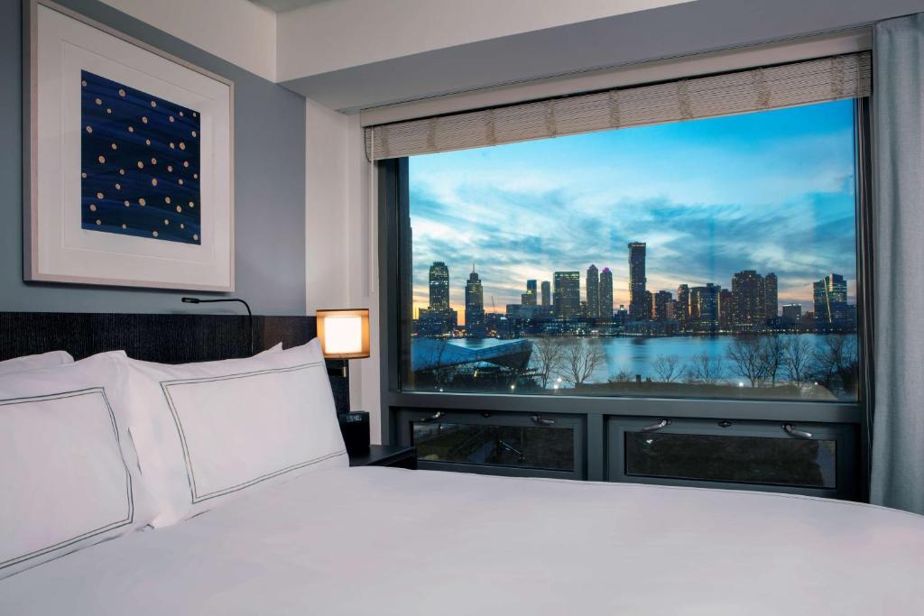 King Suite with Sofa Bed and River View - Image 7