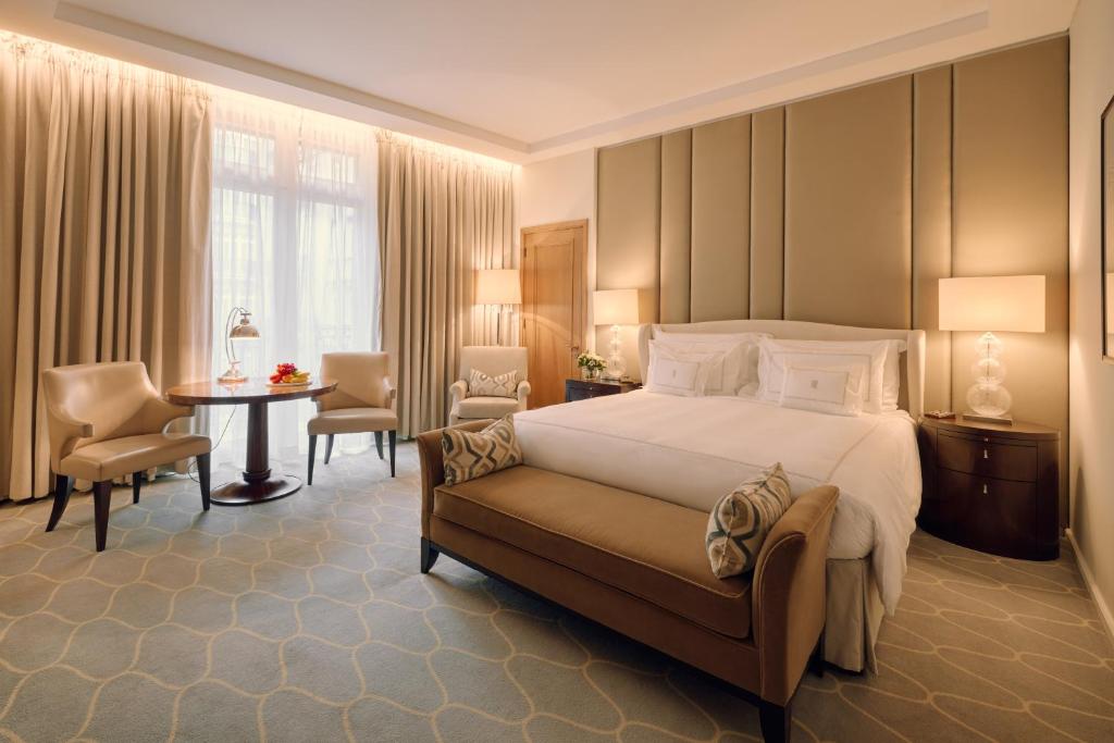 Deluxe Room - Image 3