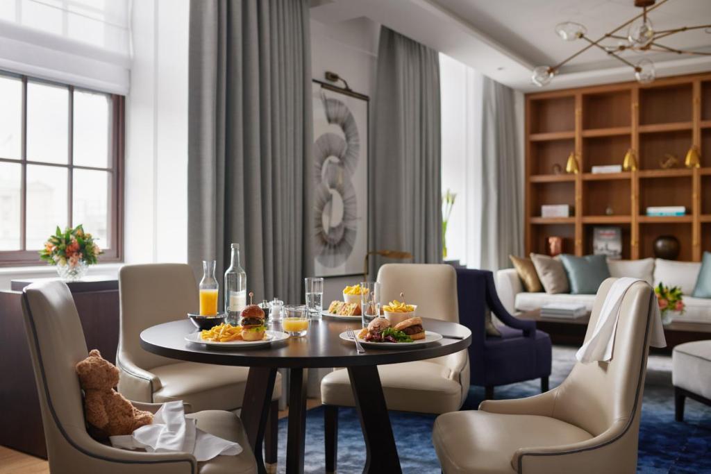 London Suite - Image 6