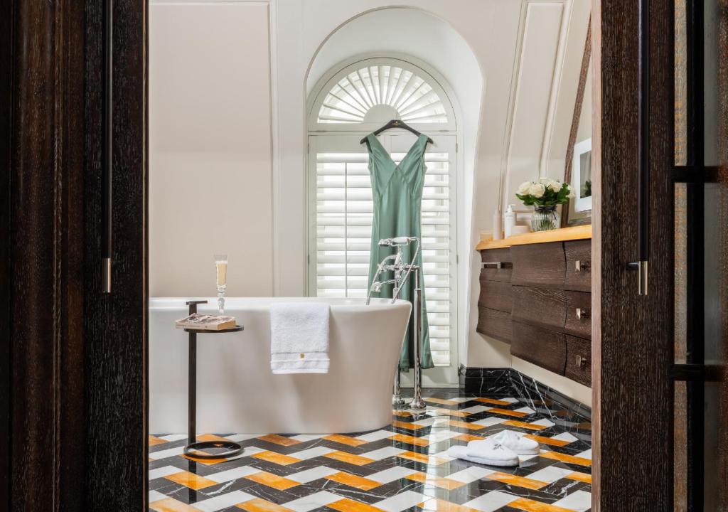 The Whitehall Penthouse - Image 8