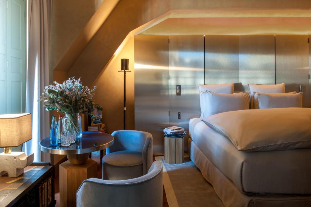 Deluxe Room - Image 4