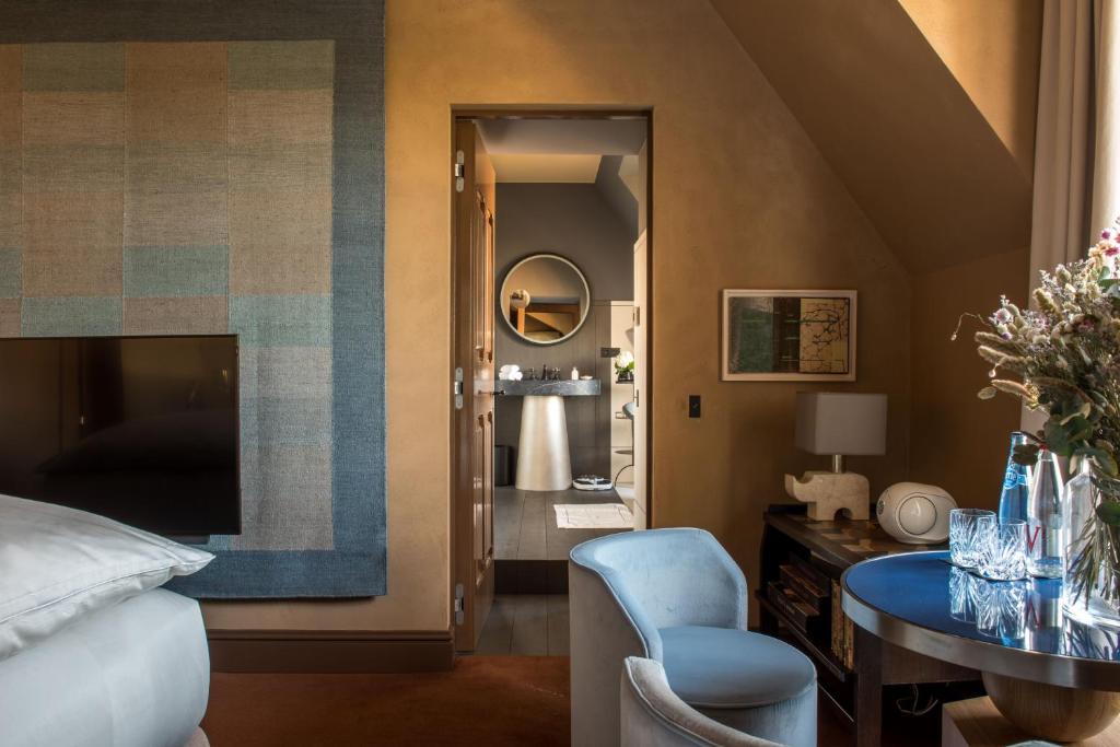 Deluxe Room - Image 6
