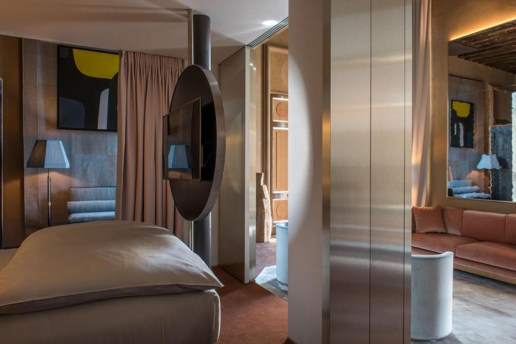 Deluxe Suite - Image 2