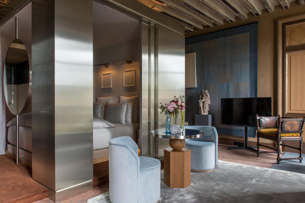 Deluxe Suite - Image 6