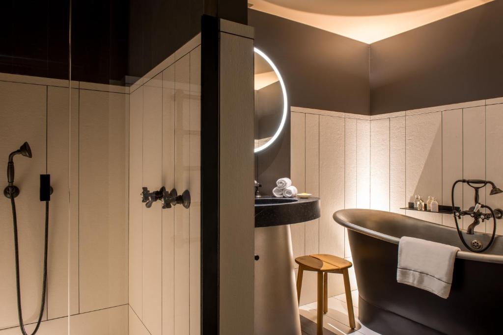 Family Two-Bedroom Suite - Image 2