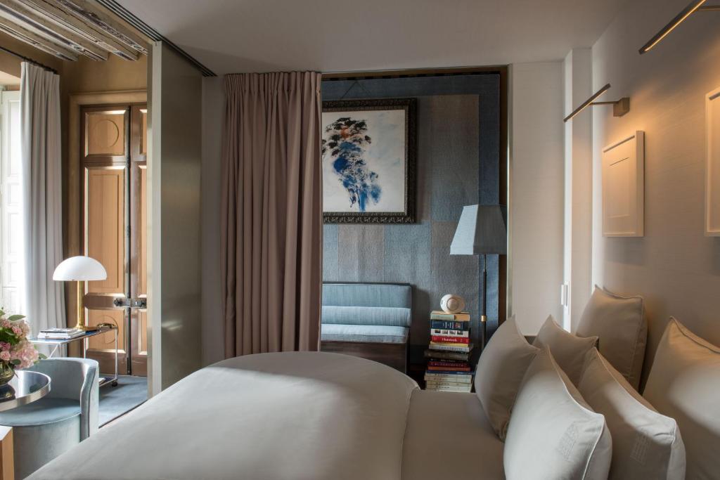 Superior Suite - Image 1