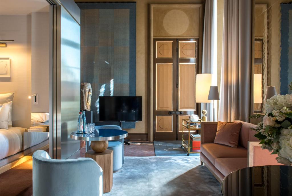 Superior Suite - Image 6
