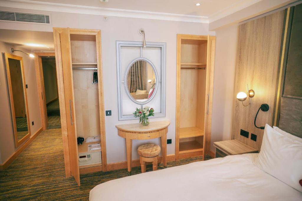 Classic Double Room - Image 4