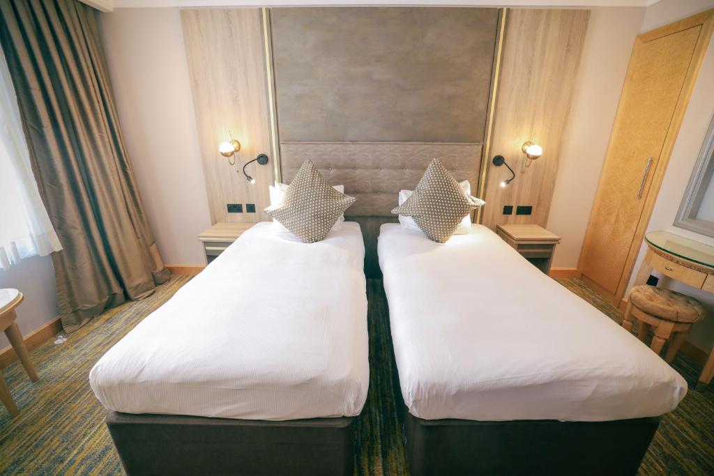 Classic Twin Room - Image 7