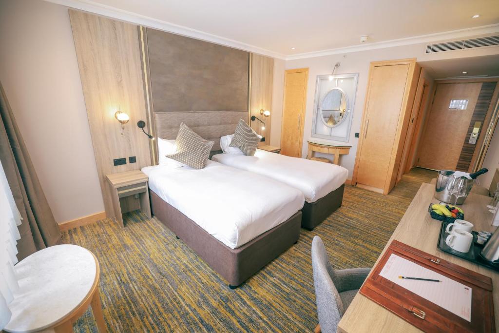Classic Twin Room - Image 8