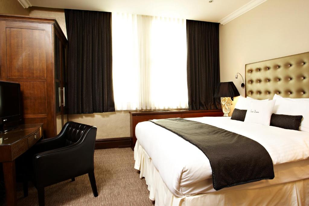 Deluxe King Room - Image 2