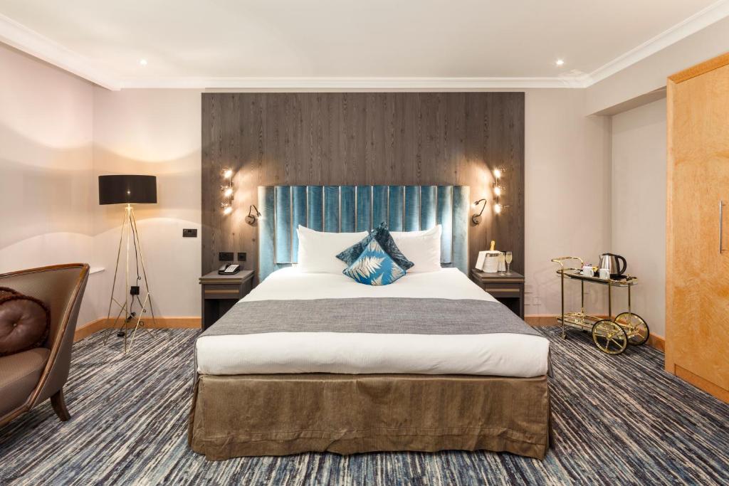 Deluxe King Room - Image 3
