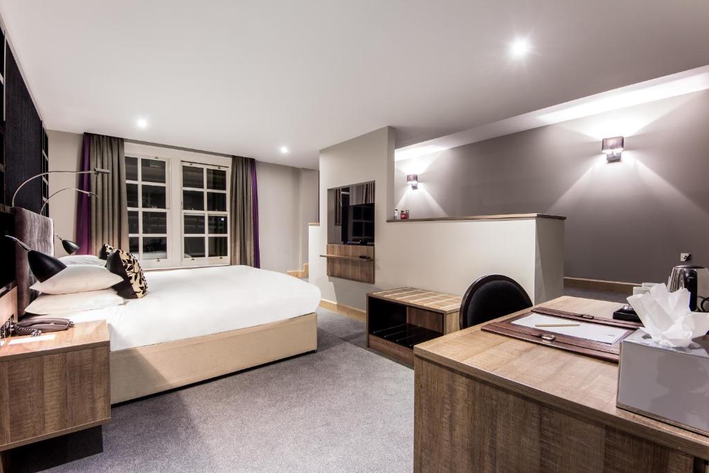 Deluxe King Room - Image 4