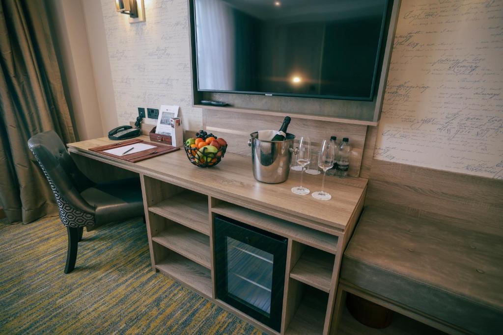 Deluxe King Room - Image 5