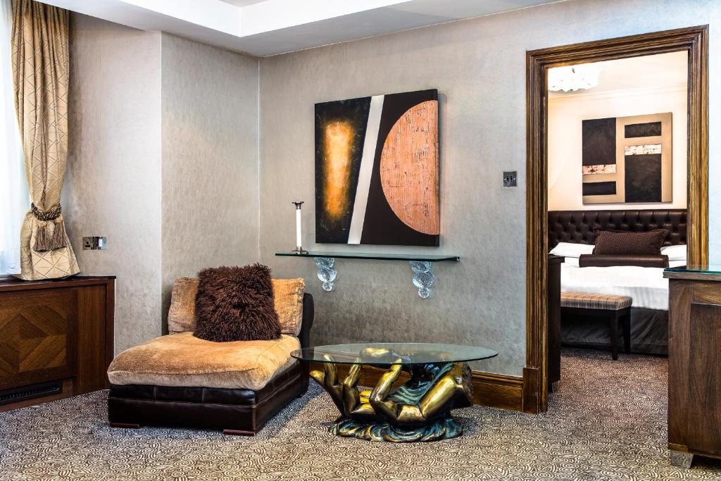 King Magistrate Suite - Image 10