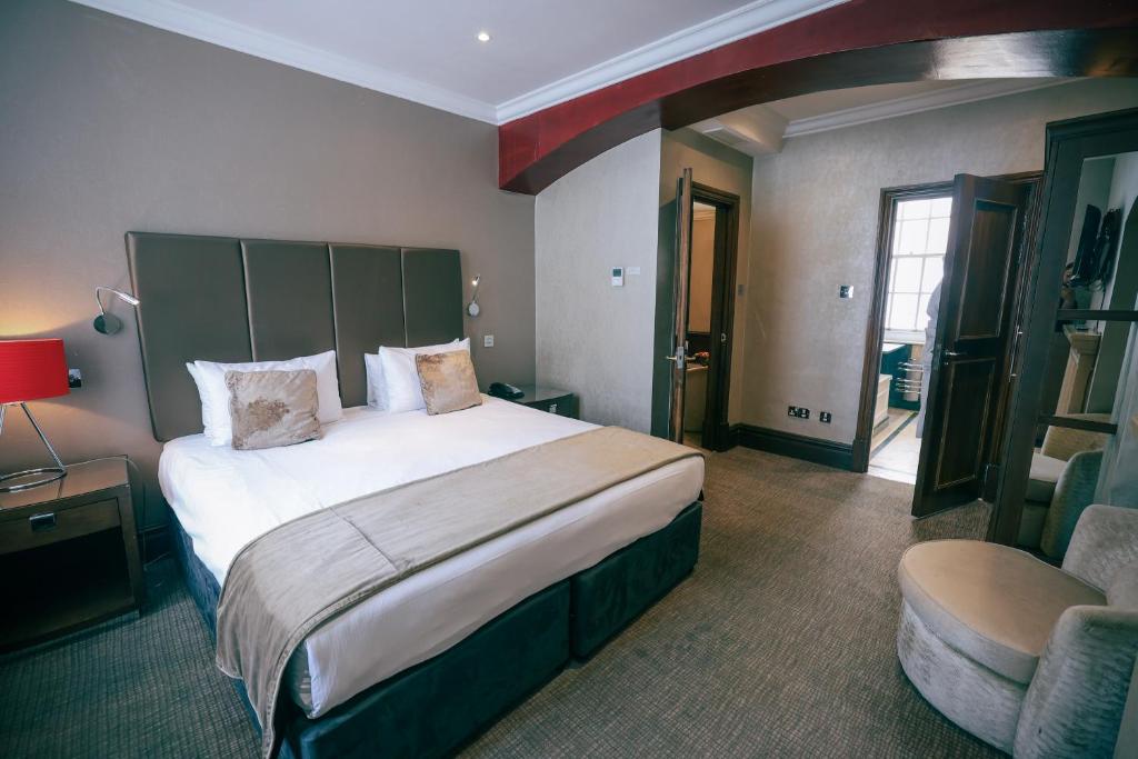 King Magistrate Suite - Image 12