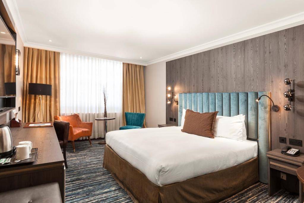 Superior King Room - Image 3