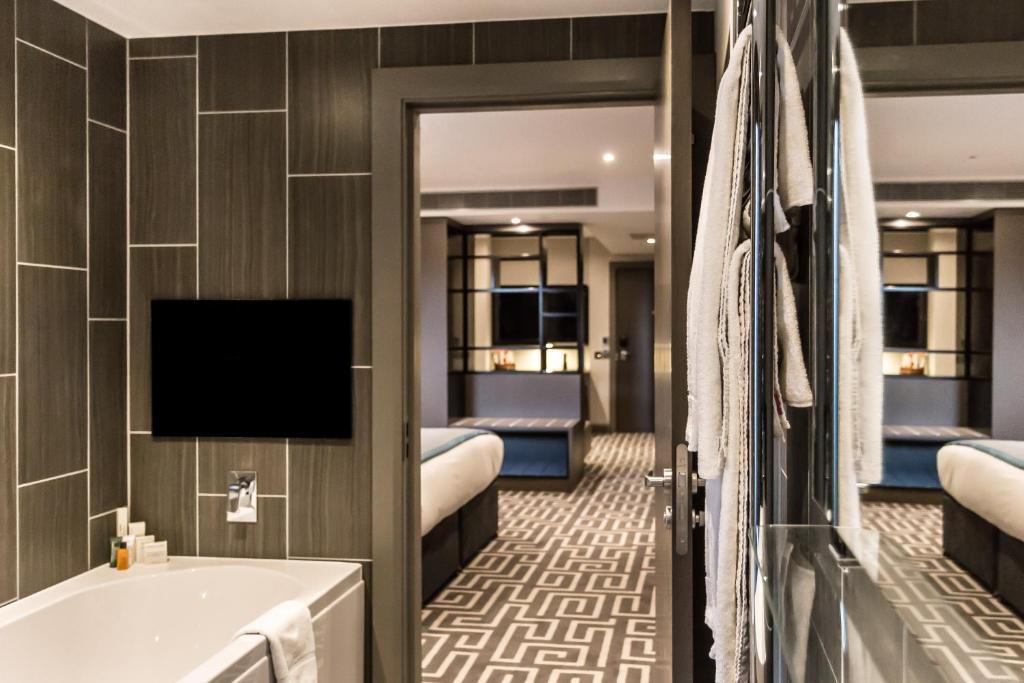 Hoxton Studio Suite - Image 5