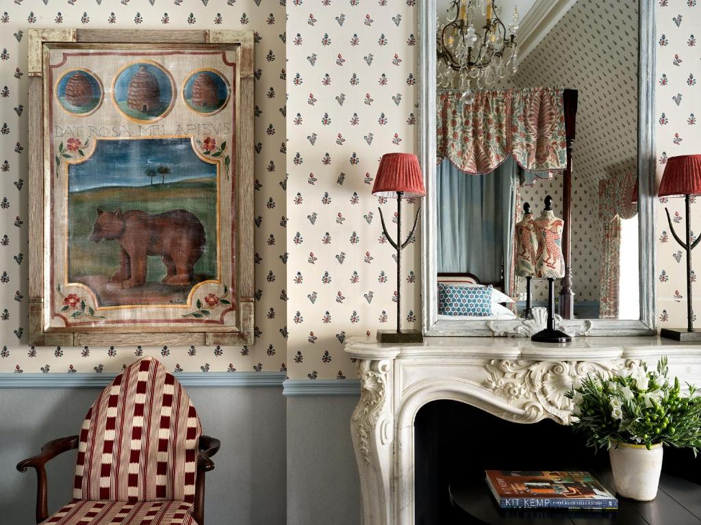 Deluxe Double Room - Image 8