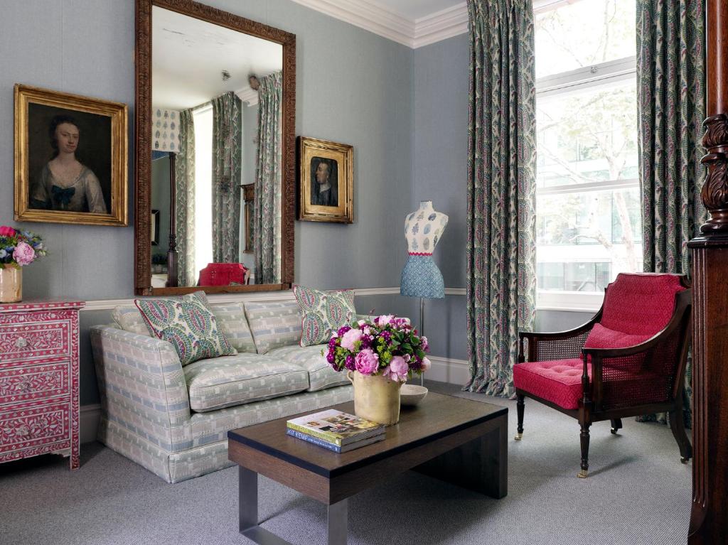 Double Room with Four Poster Bed - Image 2