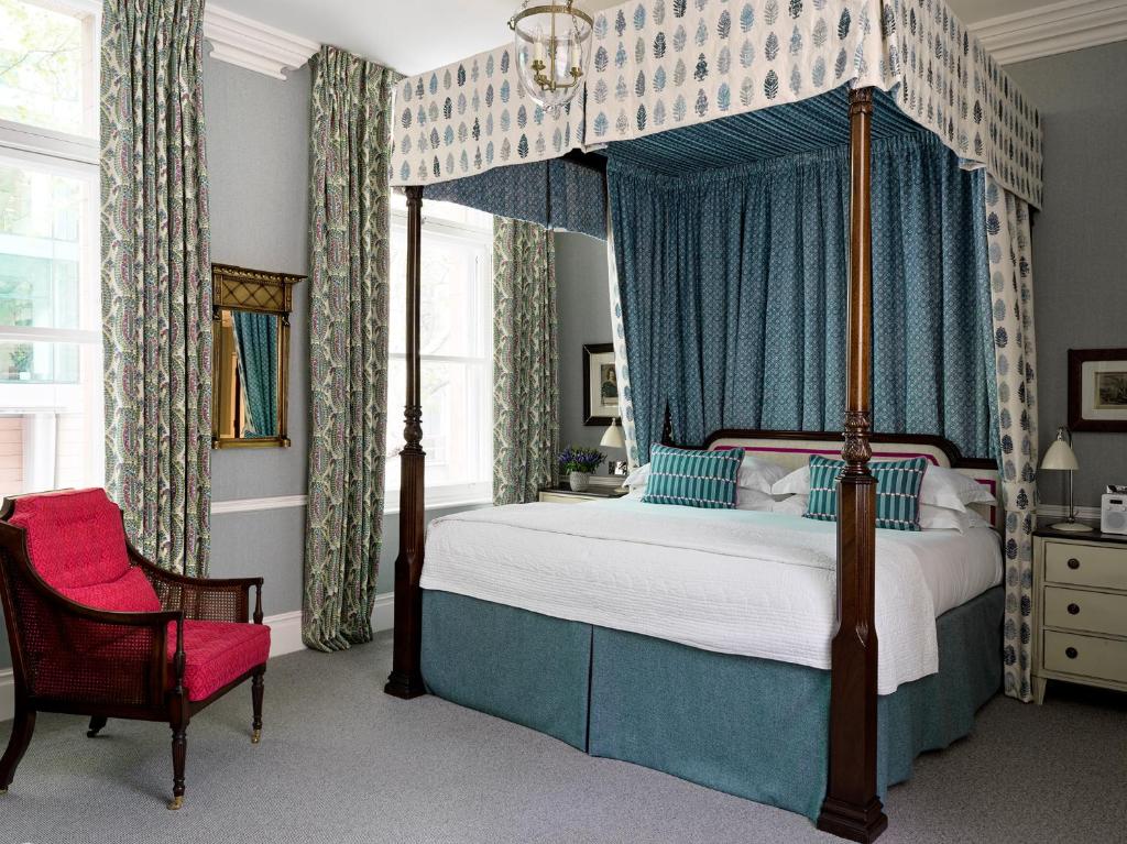 Double Room with Four Poster Bed - Image 4