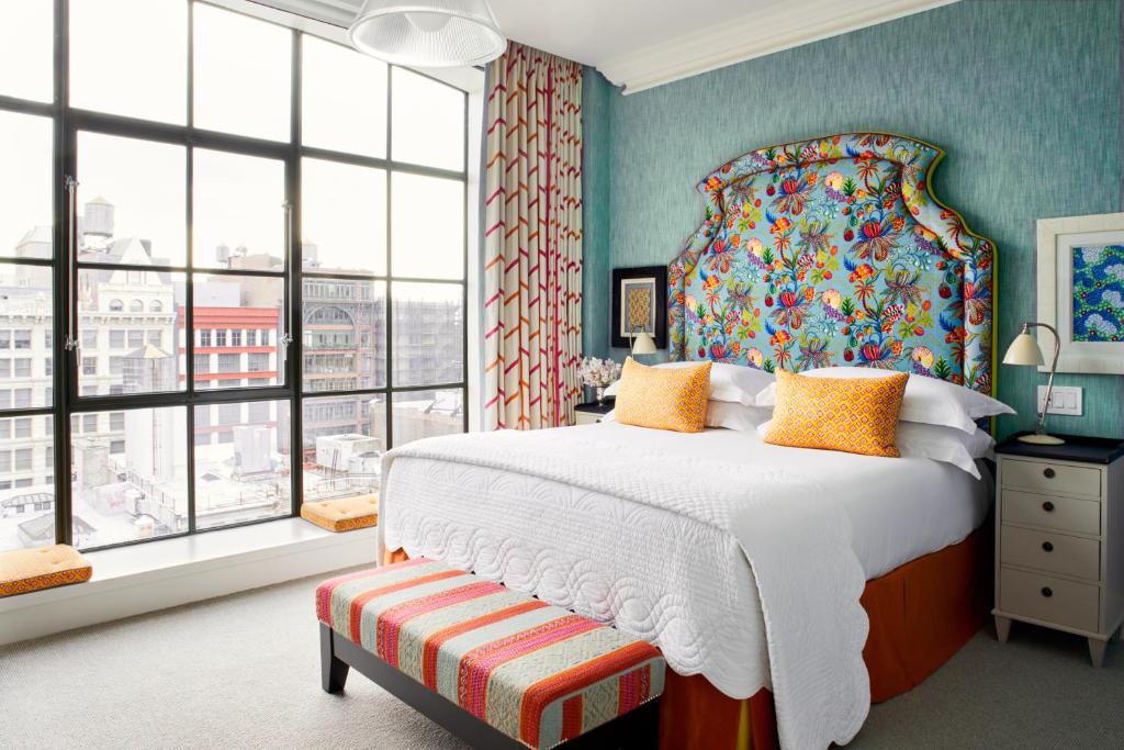 Deluxe King Room - Top Floor - Image 3