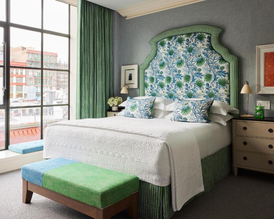 Deluxe King Room - Top Floor - Image 4