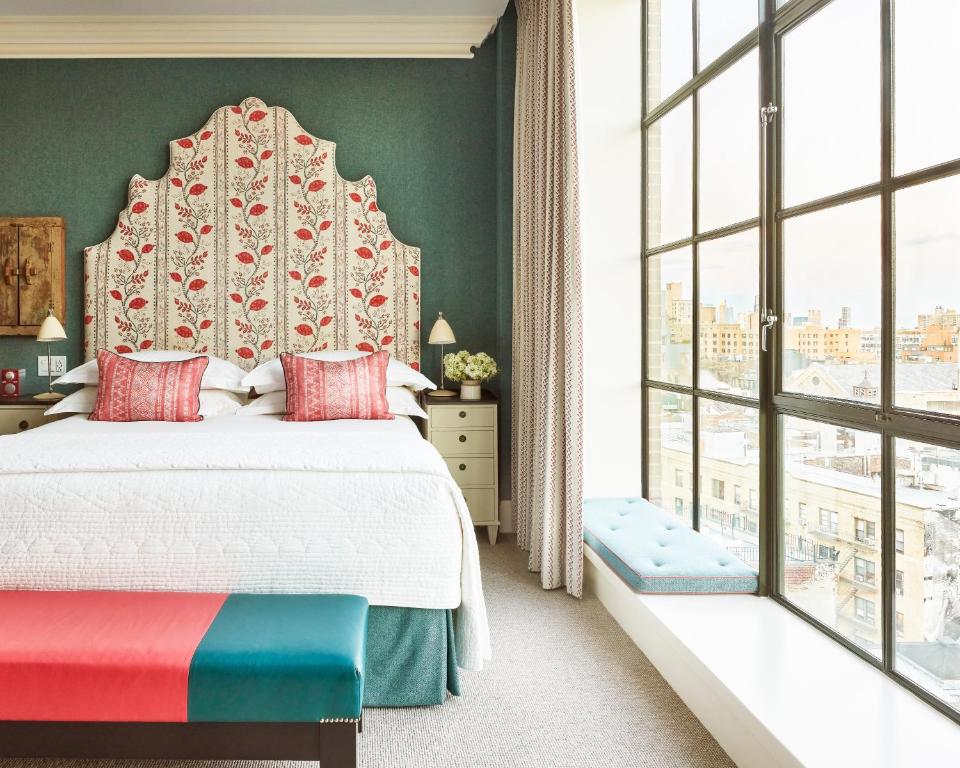 Deluxe King Room - Top Floor - Image 7