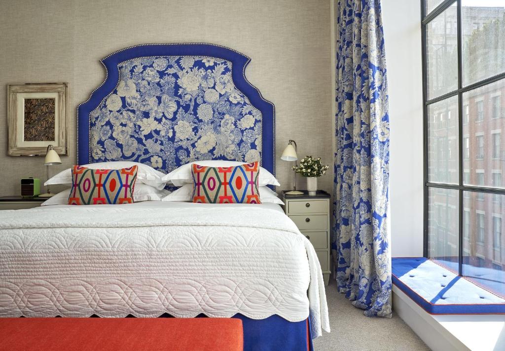Deluxe King Room - Image 3