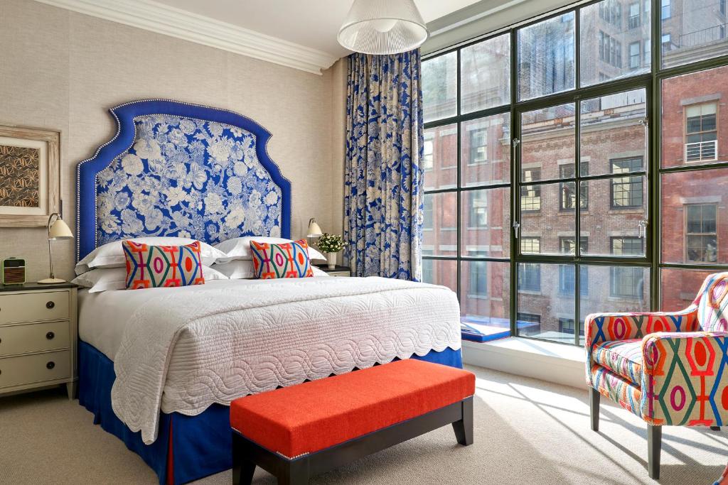 Deluxe King Room - Image 5