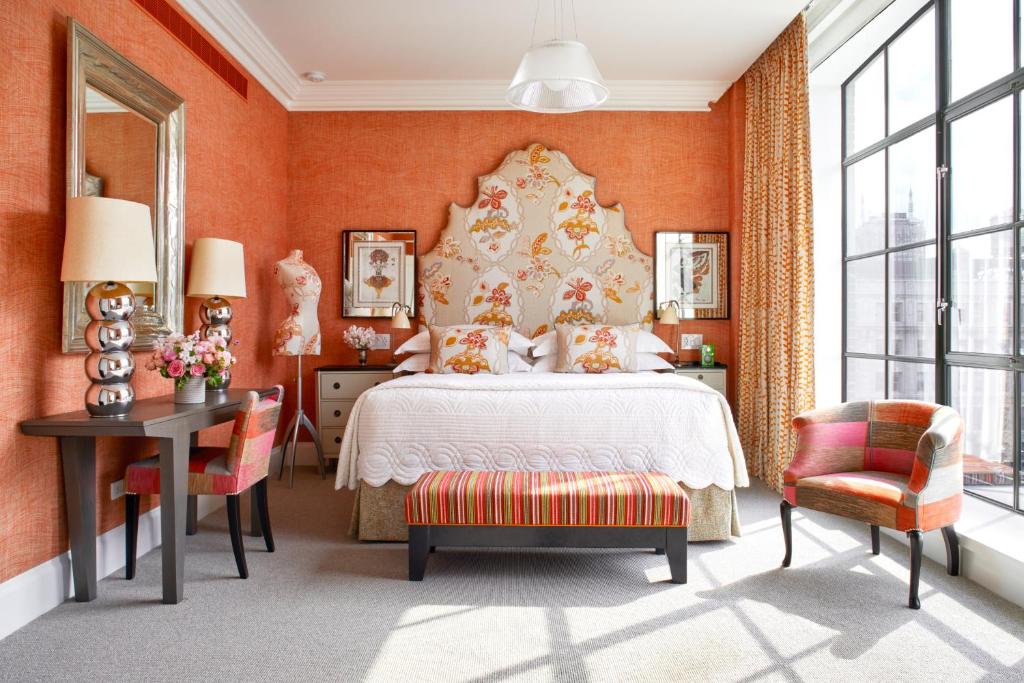 Deluxe One-Bedroom King Suite - Image 6