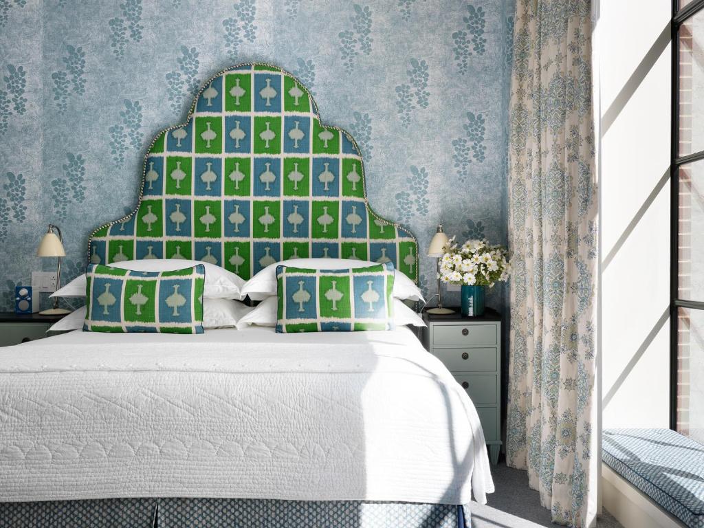 Luxury King Room - Image 11