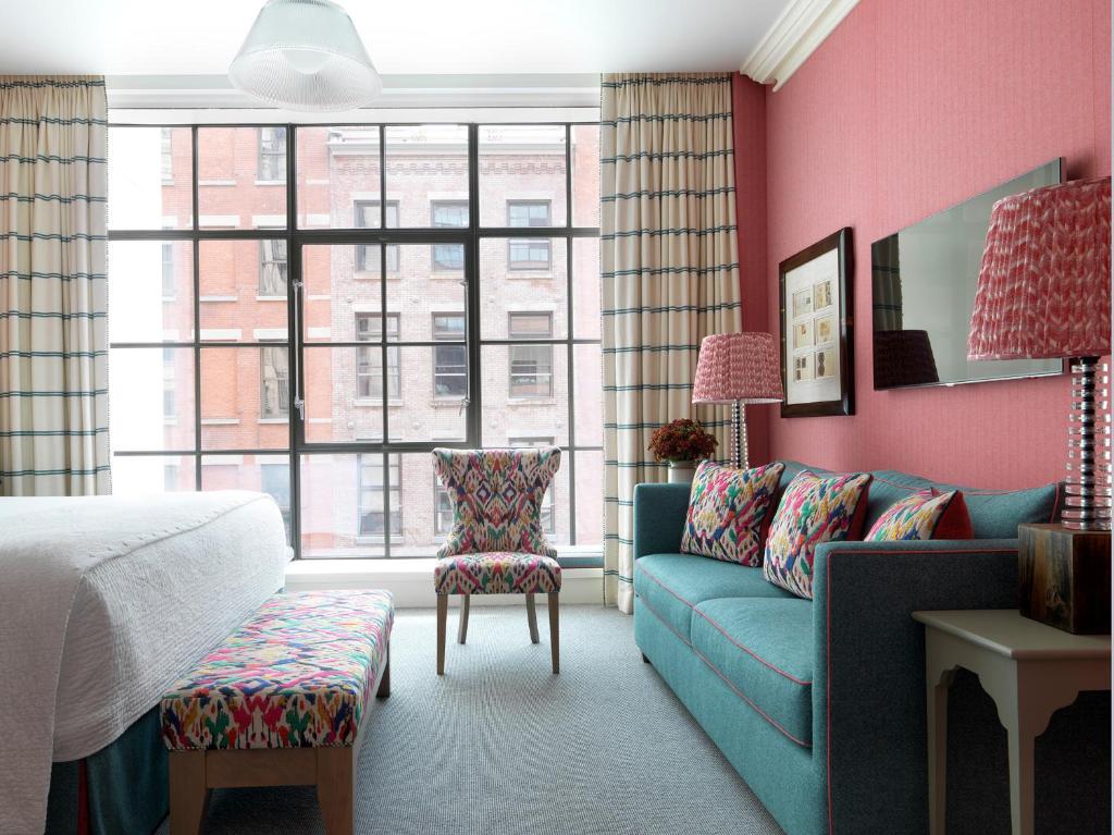 Luxury King Room - Image 8