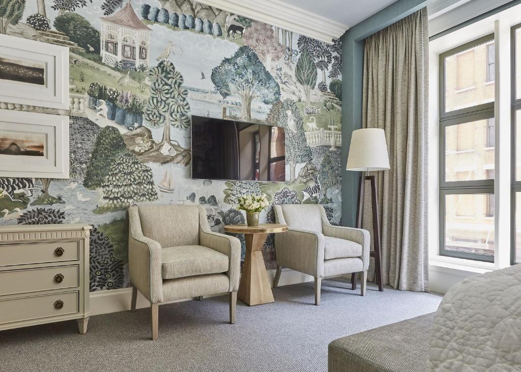Superior King Room - Image 3