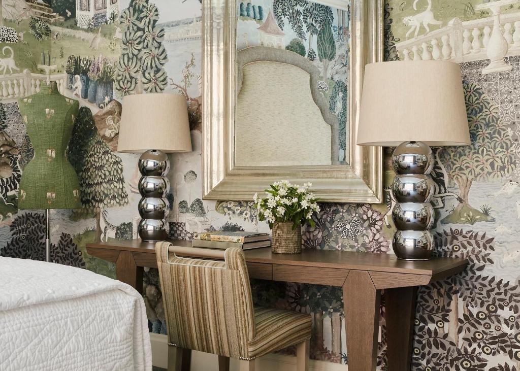 Superior King Room - Image 4
