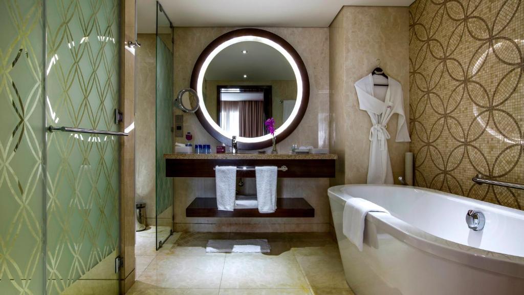 Presidential King Suite - Smoking - Image 4
