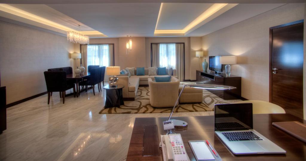 Presidential King Suite - Smoking - Image 6