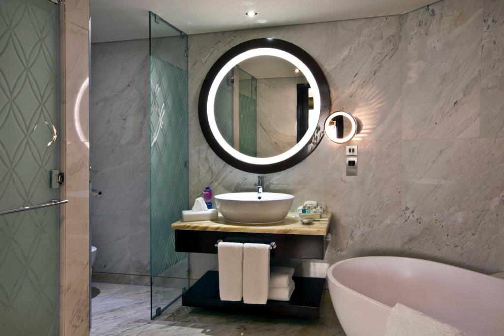 Two-Bedroom Royal King Suite with Two King Beds - Image 1