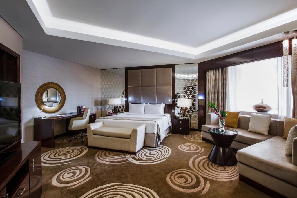 Two-Bedroom Royal King Suite with Two King Beds - Image 2