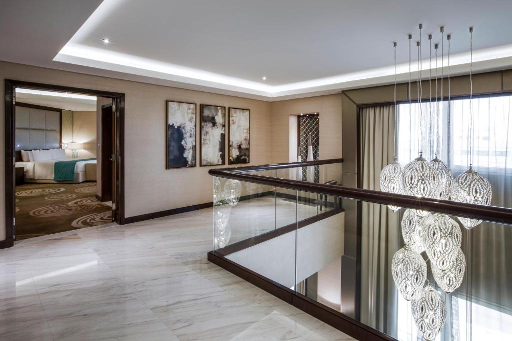 Two-Bedroom Royal King Suite with Two King Beds - Image 6