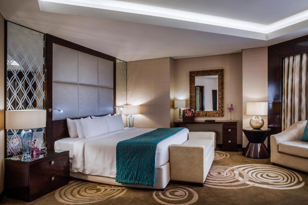 Two-Bedroom Royal King Suite with Two King Beds - Image 7
