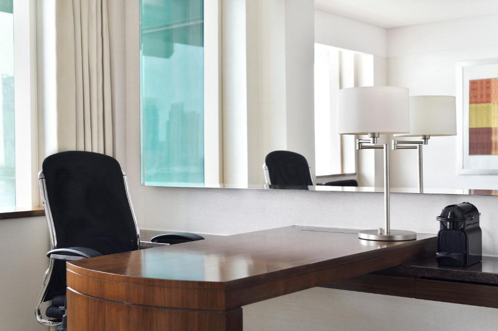 Diplomatic King Suite - Image 4