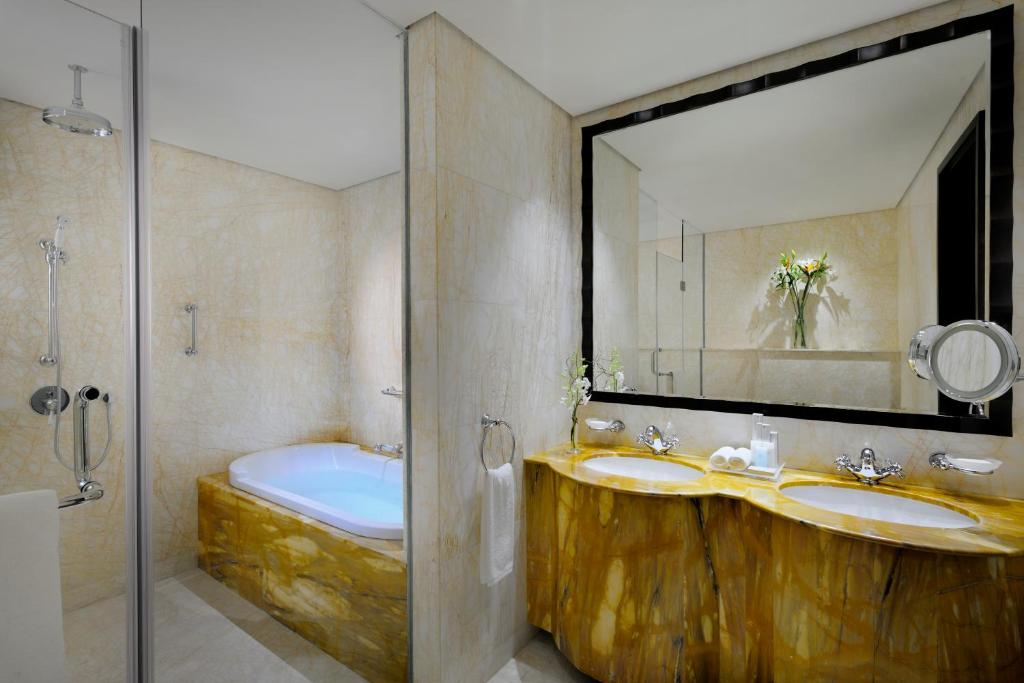 Junior King Suite - Image 1