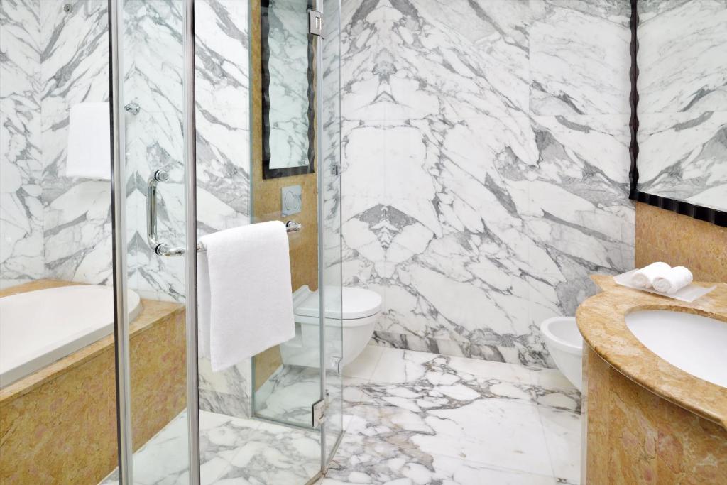 Junior King Suite - Image 2