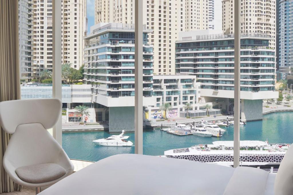 King Room with Marina View and Lounge Access - Image 4